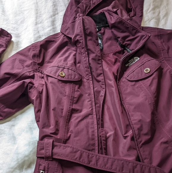 The North Face Fall Wine Raspberry Windbreaker with Removable Hood - Picture 3 of 10